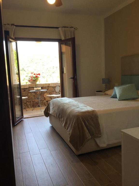 Il Giardino Di Daniela Bed and Breakfast San Teodoro  Eksteriør billede