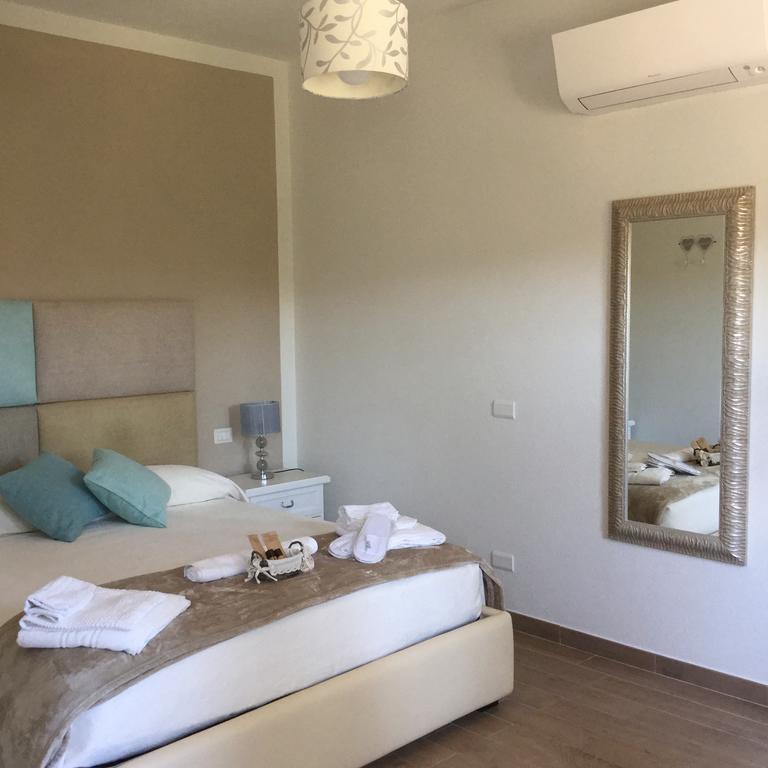 Il Giardino Di Daniela Bed and Breakfast San Teodoro  Eksteriør billede